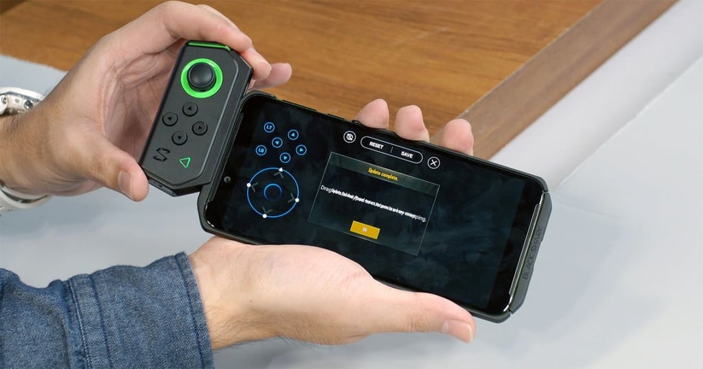 Connect the controller to the bundled plastic case. (Picture: Abacus)