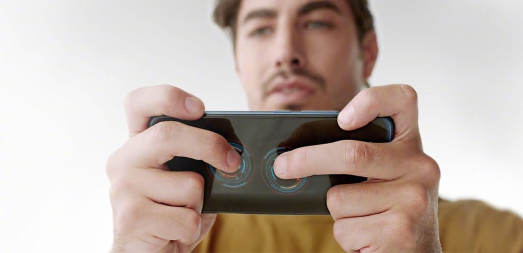 Touchscreen controls can be added to the back screen for playing games. (Picture: Vivo) Touchscreen controls can be added to the back screen for playing games. (Picture: Vivo)