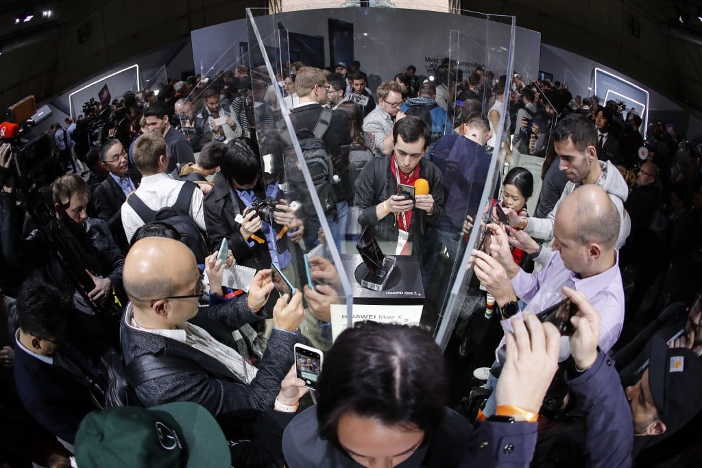 MWC attendees jostling for a snap of the Huawei Mate X bendable phone. (Picture: Bloomberg)