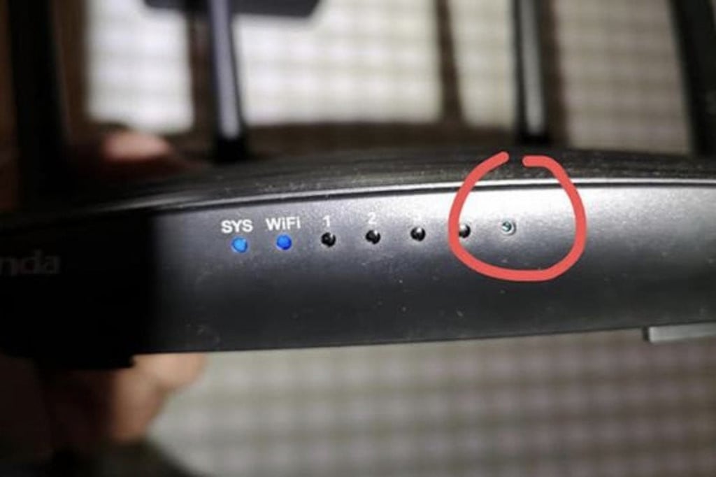 The guest compared the router to a picture of the product and realized something was amiss. (Picture: Sina)