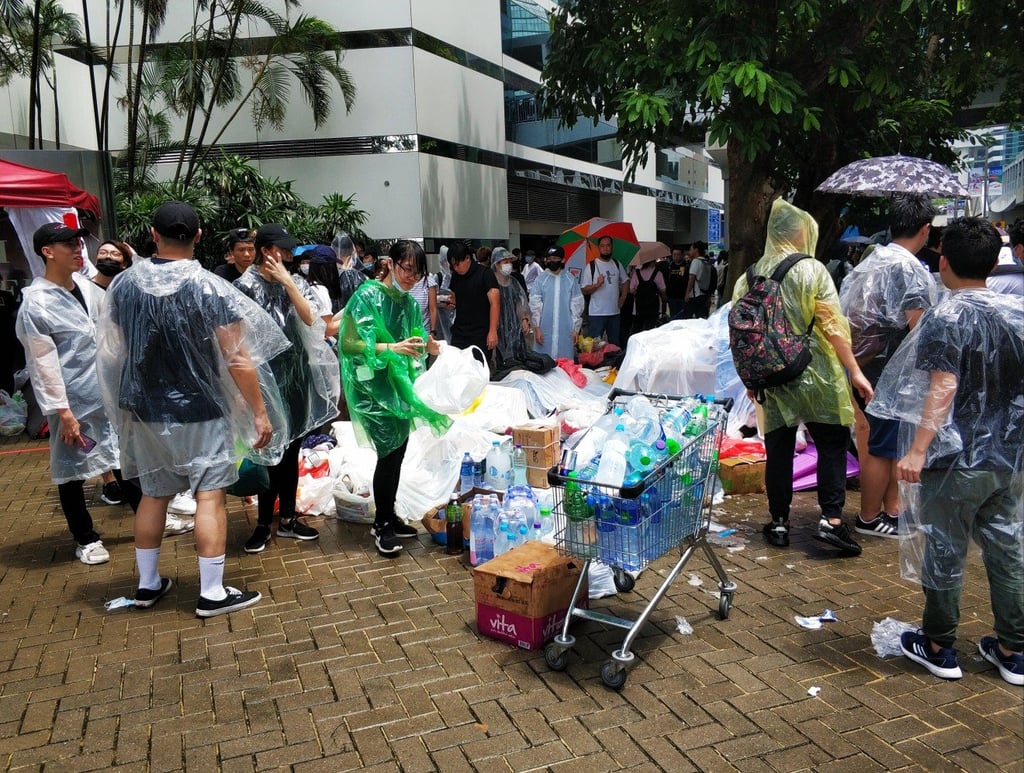 Despite the slow internet, protesters streamed what was happening on Twitch and Periscope while supplies kept pouring in. (Picture: Masha Borak/Abacus) Despite the slow internet, protesters streamed what was happening on Twitch and Periscope while supplies kept pouring in. (Picture: Masha Borak/Abacus)