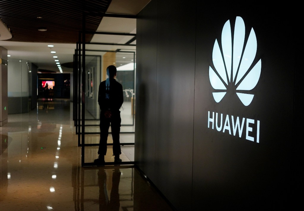 Many Weibo comments applauded the punishment, with some saying rumors about Huawei right now will “upset troop morale.” (Picture: Reuters) Many Weibo comments applauded the punishment, with some saying rumors about Huawei right now will “upset troop morale.” (Picture: Reuters)