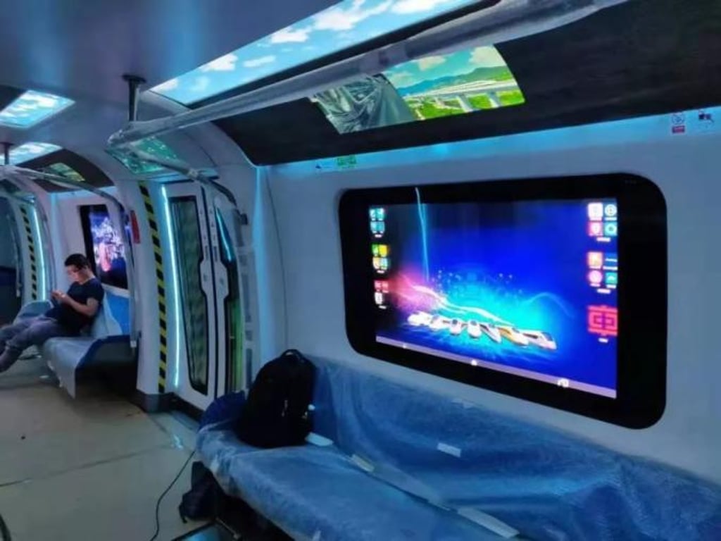 The window turns into a huge touch display. (Picture: Guangzhouzengchengfabu/WeChat) The window turns into a huge touch display. (Picture: Guangzhouzengchengfabu/WeChat)