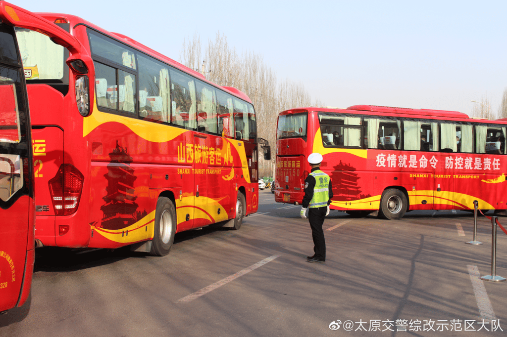 A fleet of dedicated shuttles were sent out to areas around Taiyuan to pick up Foxconn workers. (Picture: Taiyuan Police)