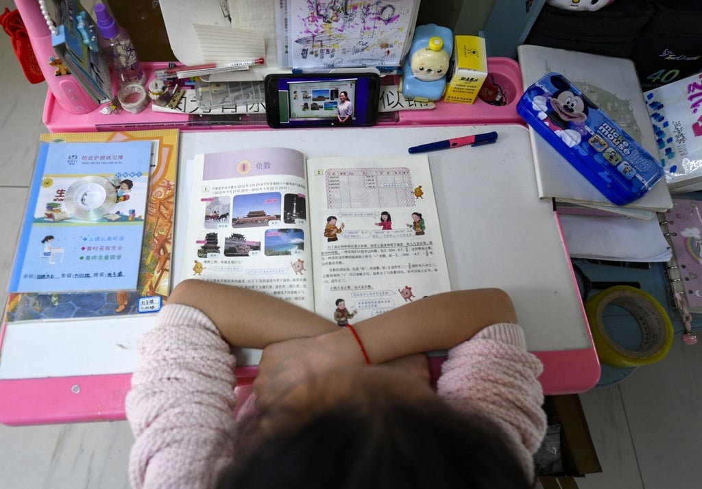 A student watches a math lesson on a phone in Yinchuan, in northwest China's Ningxia Hui Autonomous Region, on February 17. (Picture: Feng Kaihua/Xinhua)
