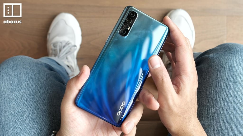 The Reno 3 Pro feels good in the hand. The Reno 3 Pro feels good in the hand.