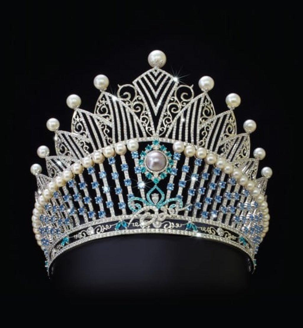 Pearl tiara by AMORN, a high-quality sea pearl producer and a luxury brand based in Phuket that has produced tiaras for numerous international beauty pageants. Pearl tiara by AMORN, a high-quality sea pearl producer and a luxury brand based in Phuket that has produced tiaras for numerous international beauty pageants.