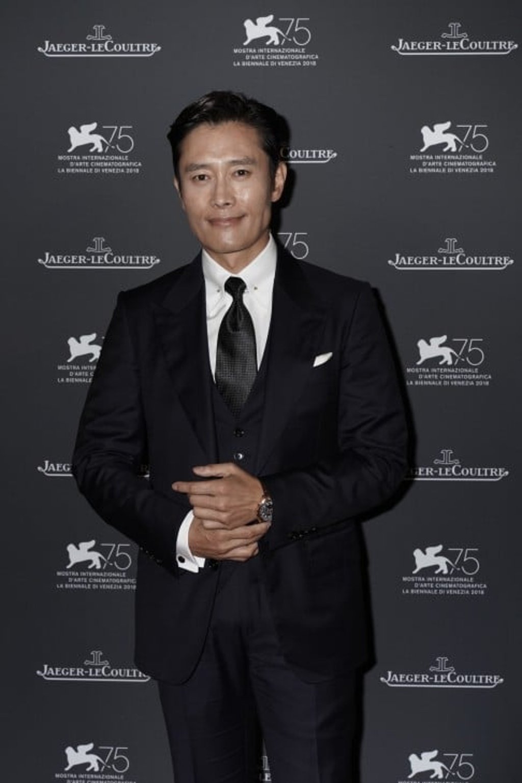 Lee Byung-Hun wears the Jaeger-LeCoultre Polaris Chronograph pink gold watch.
