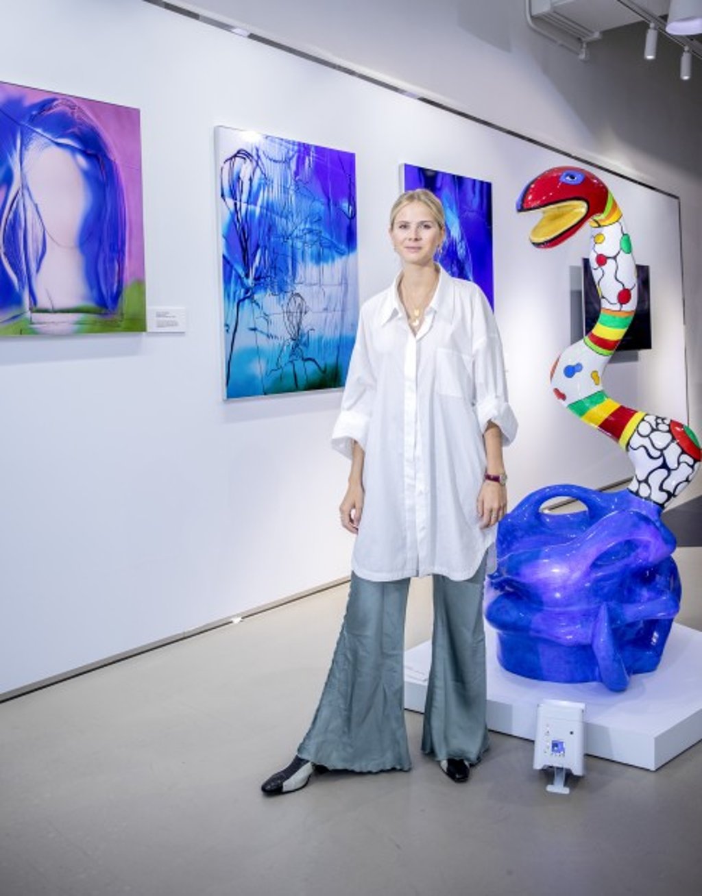 Manon Wertenbroek with her three exclusive artworks for La Prairie and Niki de Saint Phalle’s Pouf serpent bleu. Manon Wertenbroek with her three exclusive artworks for La Prairie and Niki de Saint Phalle’s Pouf serpent bleu.