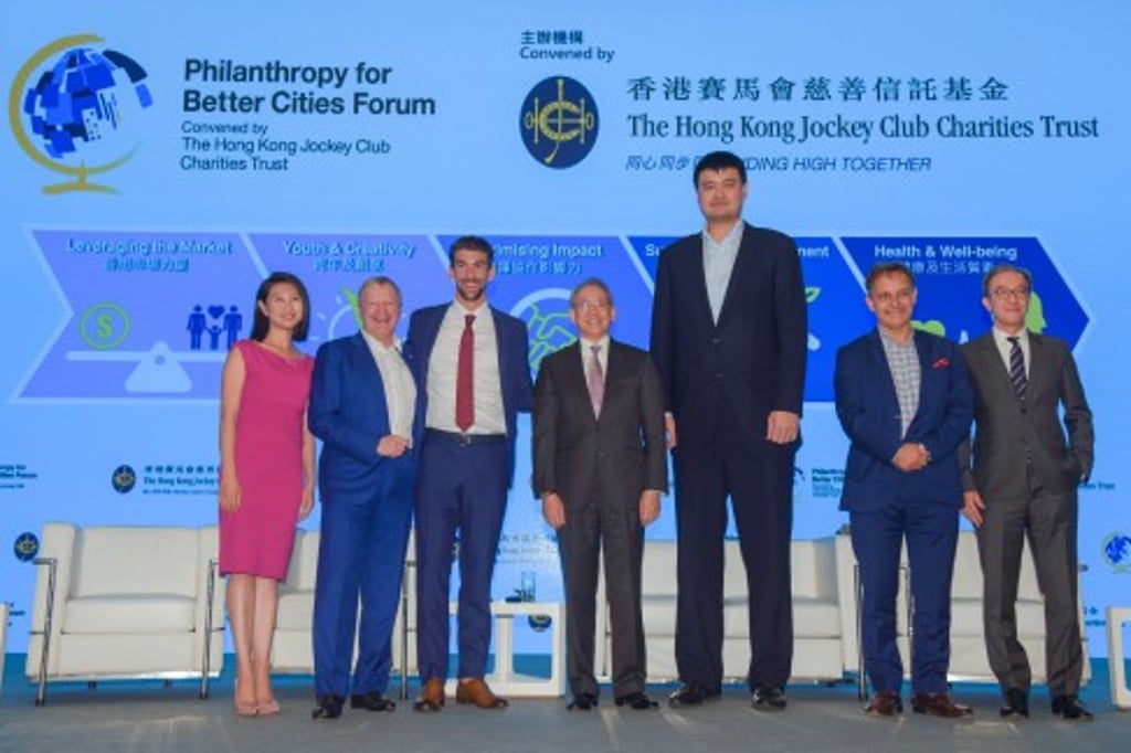 Decorated sports personalities Michael Phelps (third left) and Yao Ming (third right) join Jockey Club Chairman Anthony Chow (middle), CEO Winfried Engelbrecht-Bresges (second left) and other panellists for a photo following the session on Sports & Cities.