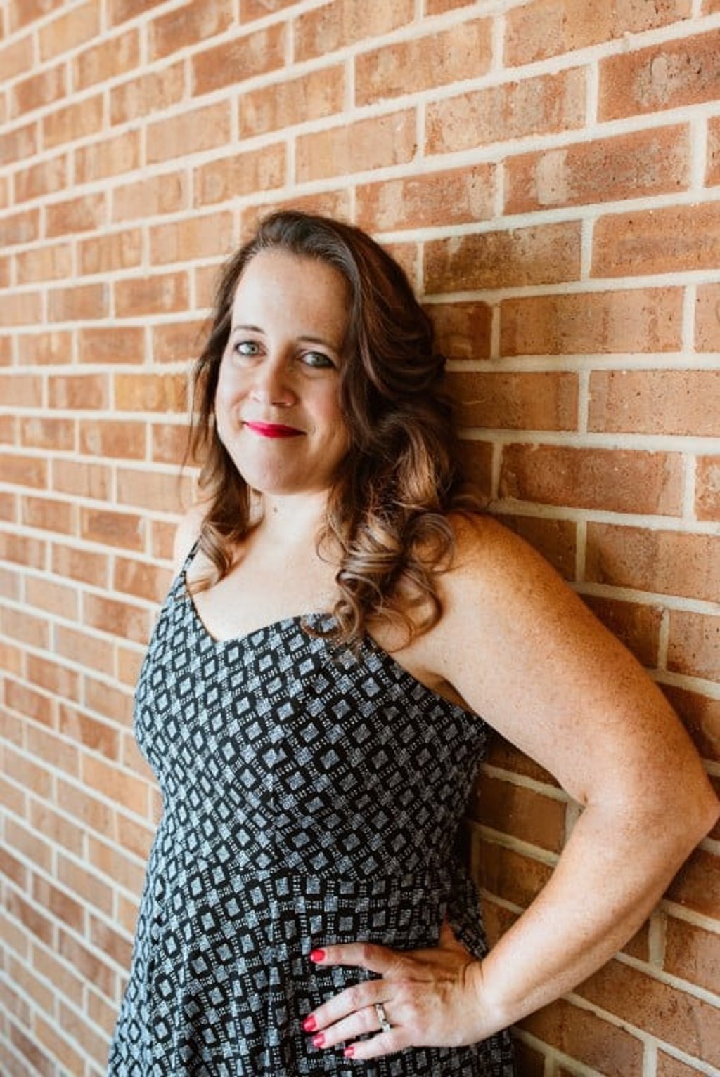 New York Times bestselling author of dark and alluring Young Adult novels like “A Curse So Dark and Lonely” will share her creative process.