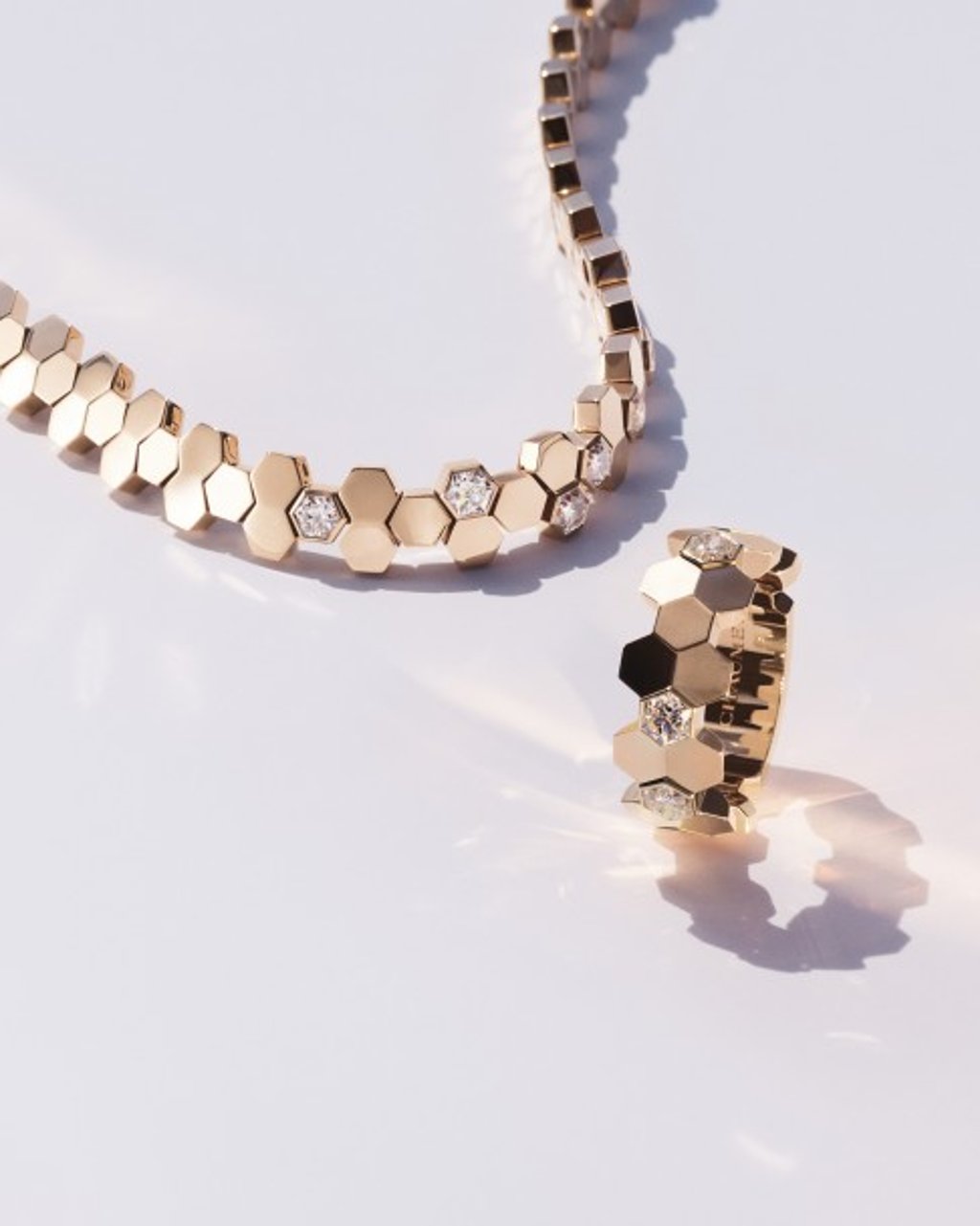 Bee My Love bracelet and ring in rose gold set with Taille Impératrice-shaped diamonds.