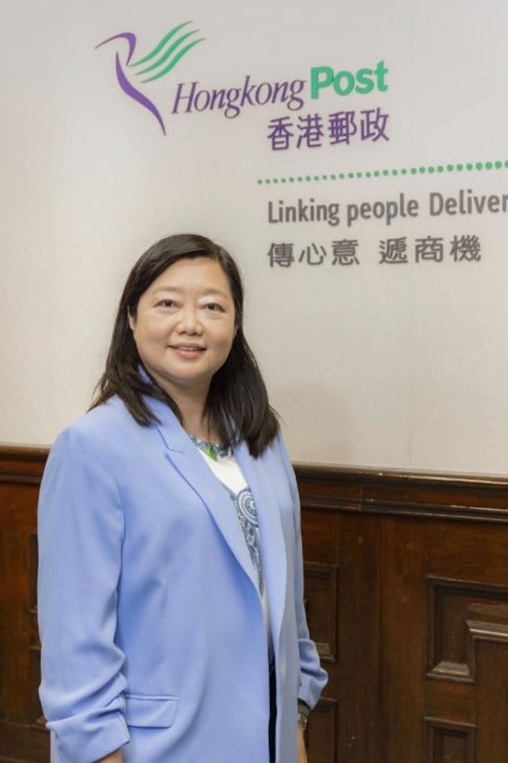 Hongkong Post Senior Director (Business Development) Estella Chow proudly presents a series of new postal technologies. Hongkong Post Senior Director (Business Development) Estella Chow proudly presents a series of new postal technologies.
