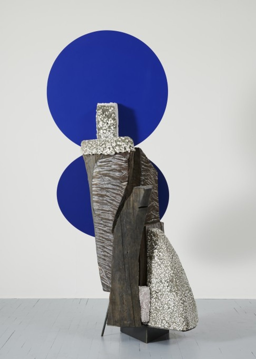 Arlene Schechet’s Moon in the Morning (2022) sculpture in glazed ceramics, painted and dyed hardwood and powder-coated steel. © Arlene Shechet, courtesy Pace Gallery