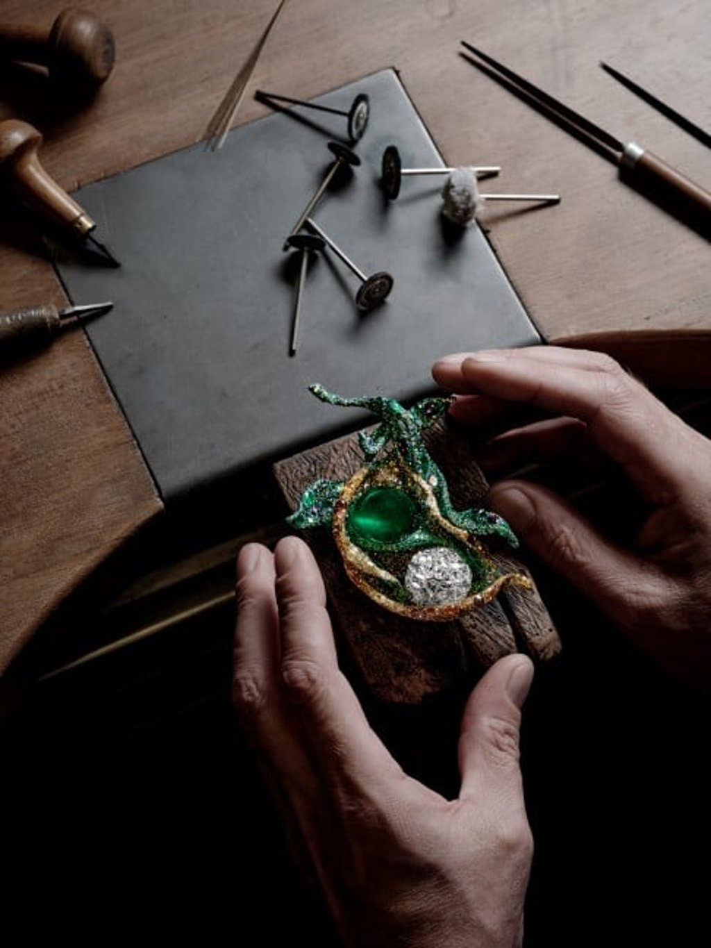 The Spring Cardamom Brooch ushers in a new era of “3D-3” for CINDY CHAO The Art Jewel with its elevated sculptural features.