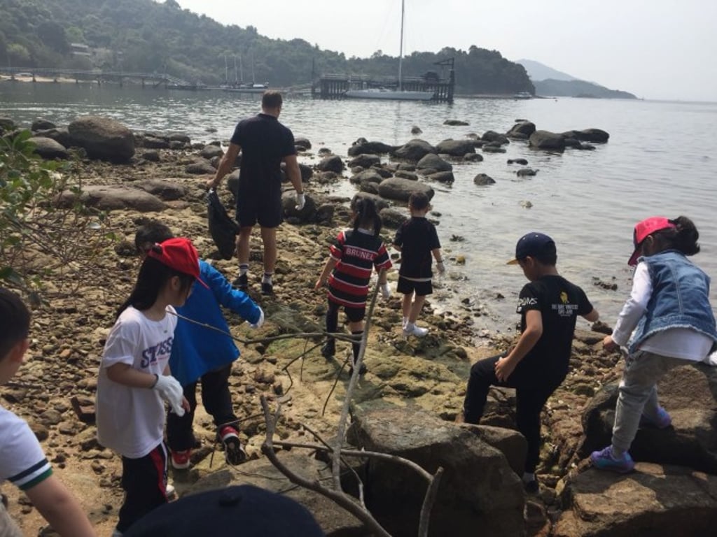 MKSHK’s Shackleton Programme develops students’ life skills, including teamwork and service to the community, through such activities as beach cleaning