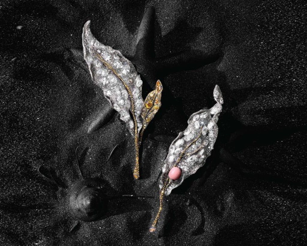 The Autumn Leaves Brooches from the Four Seasons collection pays tribute to the sentimental season of Autumn. The Autumn Leaves Brooches from the Four Seasons collection pays tribute to the sentimental season of Autumn.