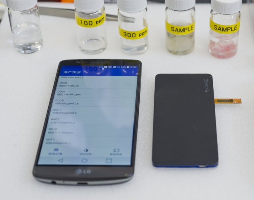 The sensor can rapidly detect food samples using a mobile phone