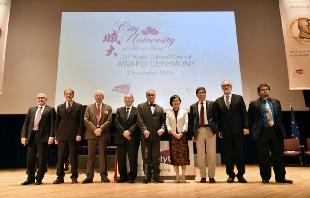 Professor Sir Colin Blakemore (2nd from left), Professor Jean-Pierre Changeux (4th from left), Professor Malik Mâaza (5th from left), Dr Choi Yuk-lin (4th from right), Professor Way Kuo (3rd from right) and guests at the 35th World Cultural Council Award Ceremony held at CityU.