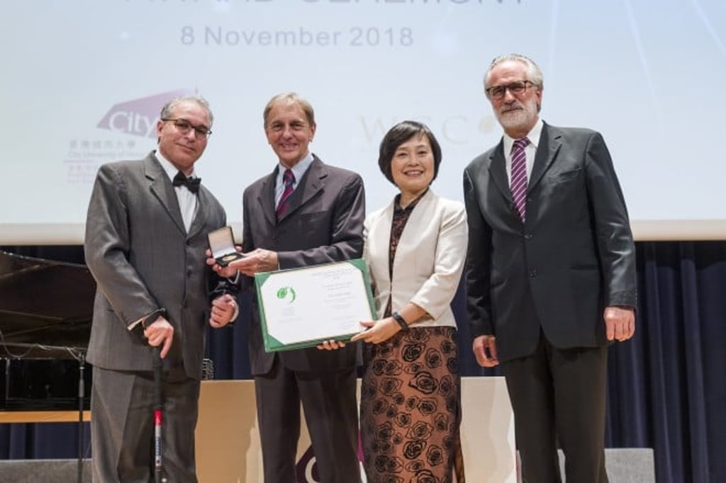 Professor Malik Mâaza (far left) received the 2018 José<br />
Vasconcelos World Award of Education from Professor Sir Colin<br />
Blakemore (2nd from left) and Dr Choi Yuk-lin (2nd from right). Professor Malik Mâaza (far left) received the 2018 José<br />
Vasconcelos World Award of Education from Professor Sir Colin<br />
Blakemore (2nd from left) and Dr Choi Yuk-lin (2nd from right).