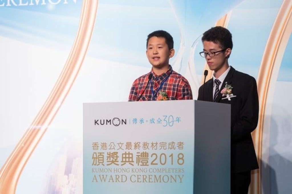 Huang Chuyu [left], a three-year Kumon learner and now a completer in English, shared his experience making the most of the Kumon materials.