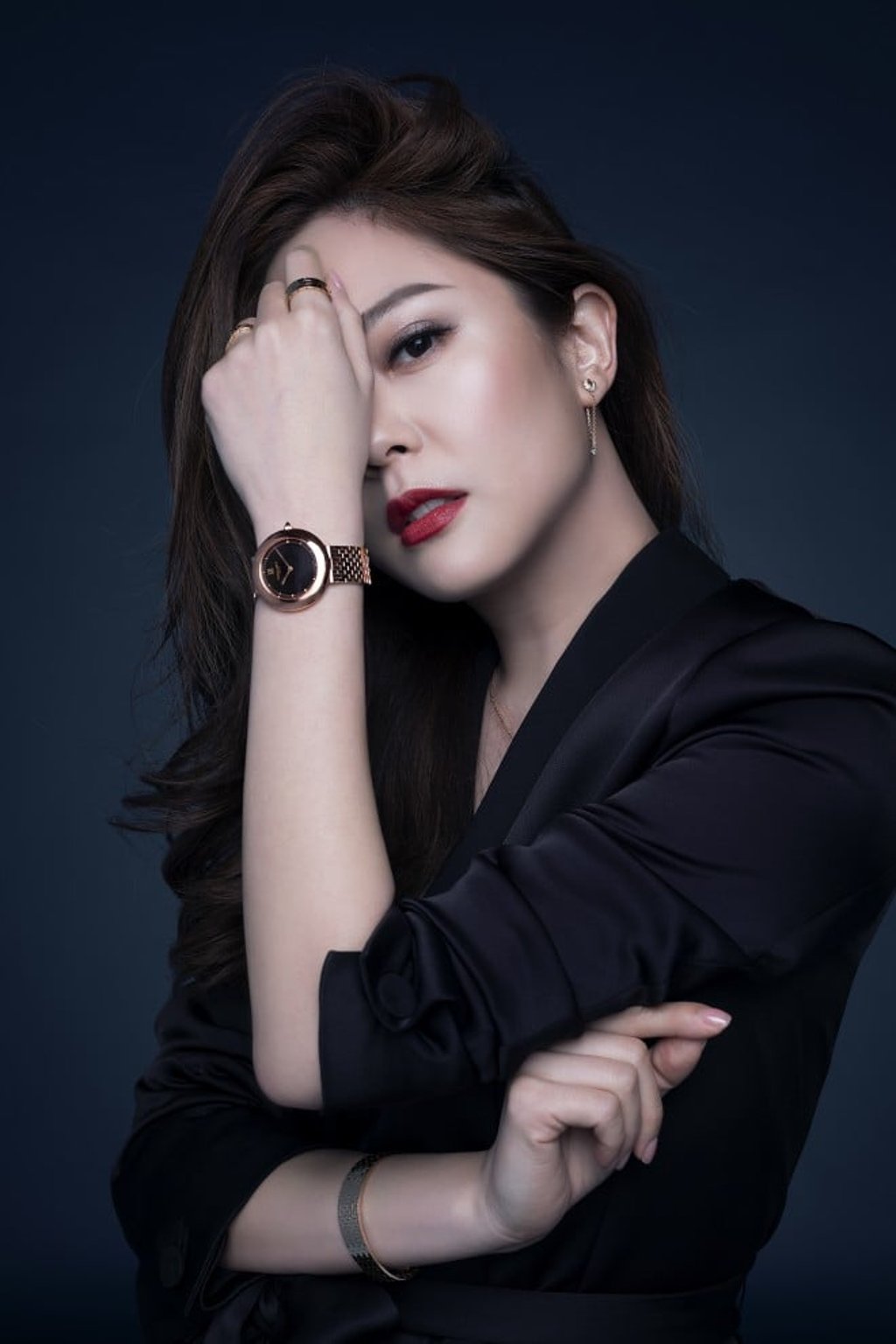 René Chu embraces distinction with the Boléro collection in rose gold.