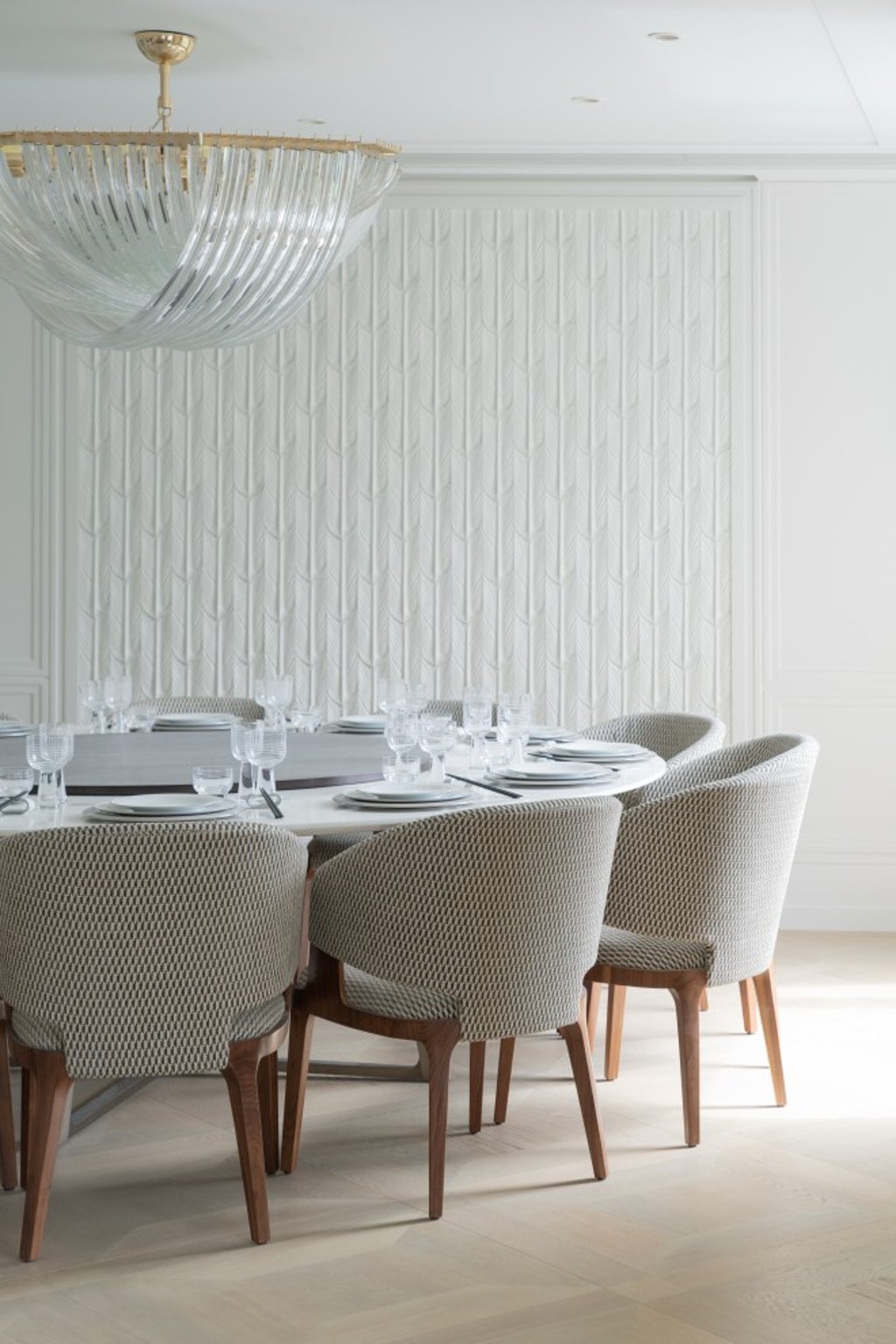An intricate bas relief plaster feature wall in the elegant dining area.