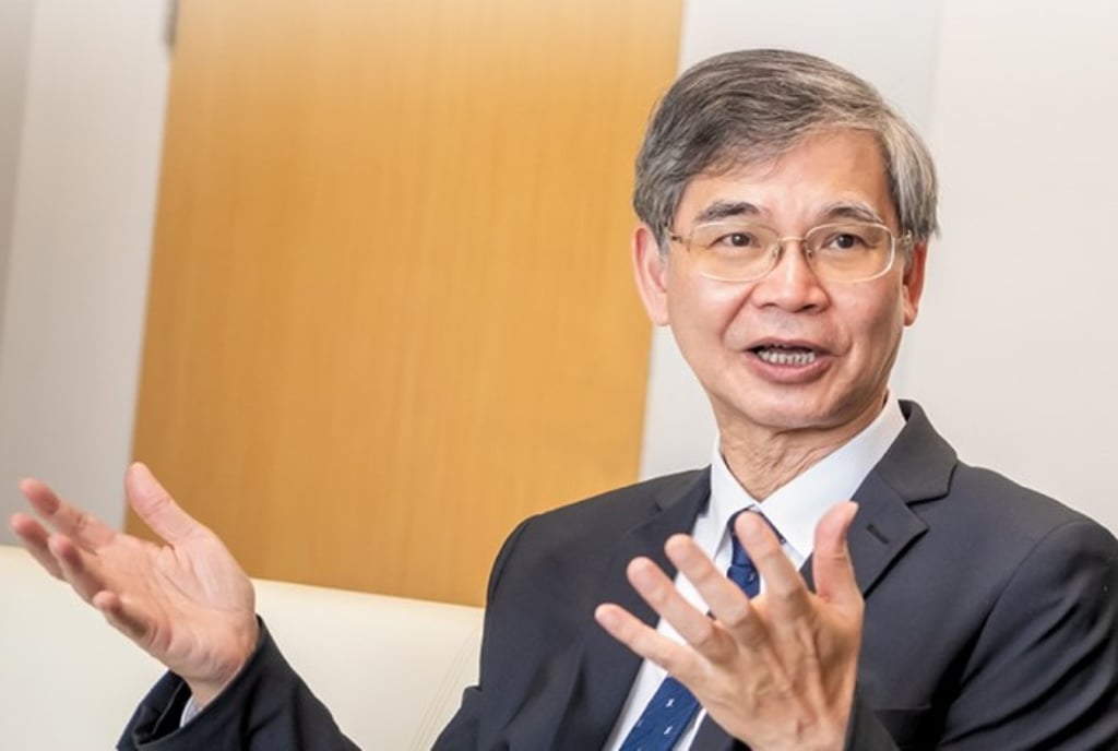 Dr Law Chi Kwong • Secretary for Labour and Welfare of the HKSAR Government • Chairman of the Community Care Fund Task Force • Former Head of the Department of Social Work of the University of Hong Kong  • Former Legislative Council Member