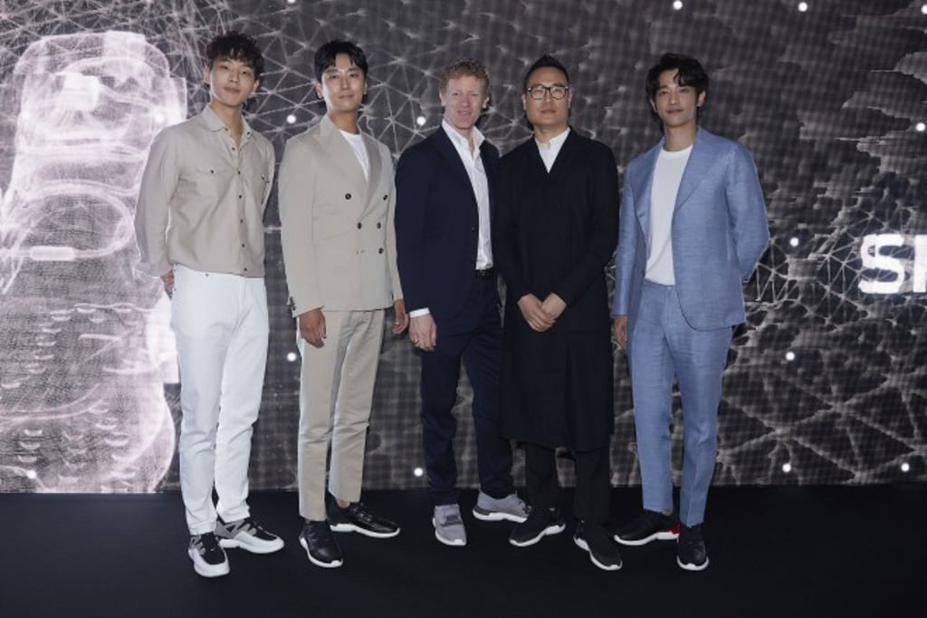 Korean celebrities Ji Soo, Ju Ji-Hoon, Tod’s CEO Umberto Macchi di Cellere, Tod’s No_Code Shoeker creator Yong Bae Seok, and Taiwanese actor Jasper Liu headline the Tod’s No_Code project launch party in Seoul (from left to right). Korean celebrities Ji Soo, Ju Ji-Hoon, Tod’s CEO Umberto Macchi di Cellere, Tod’s No_Code Shoeker creator Yong Bae Seok, and Taiwanese actor Jasper Liu headline the Tod’s No_Code project launch party in Seoul (from left to right).