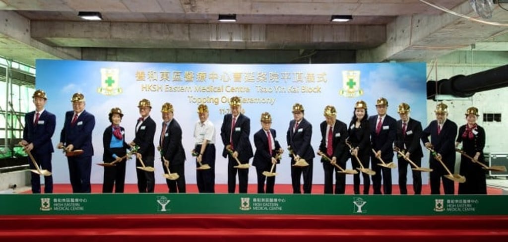 Officiated by HKSH management and Yau Lee Holdings Ltd, the topping out of Tsao Yin Kai Block of HKSH Eastern Medical Centre marks a milestone in HKSH’s history and counts down to the commissioning of the new hospital and proton therapy centre in 2022. Officiated by HKSH management and Yau Lee Holdings Ltd, the topping out of Tsao Yin Kai Block of HKSH Eastern Medical Centre marks a milestone in HKSH’s history and counts down to the commissioning of the new hospital and proton therapy centre in 2022.