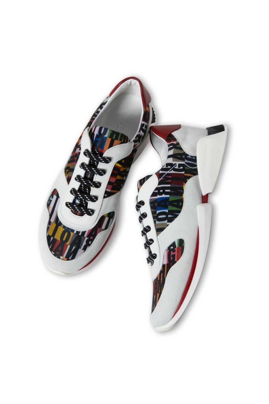 On-trend sneakers for women featuring the ‘siGnAture Giorgio Armani’ motif.