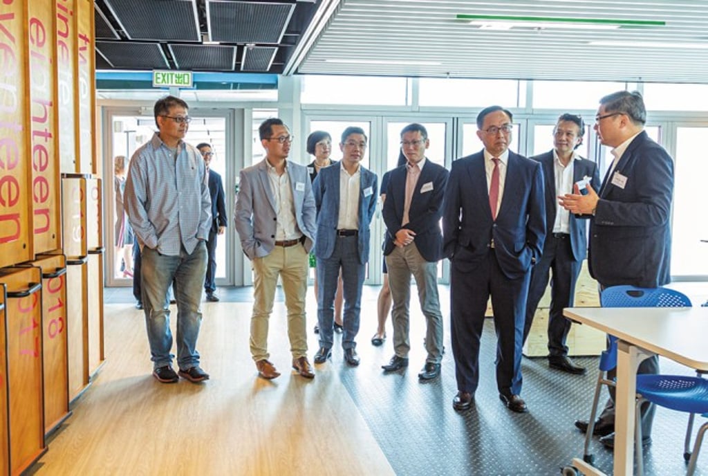 Nicholas YANG, Secretary for Innovation and Technology, HKSAR Government, visited HKUST and the new incubator on August 14. Nicholas YANG, Secretary for Innovation and Technology, HKSAR Government, visited HKUST and the new incubator on August 14.