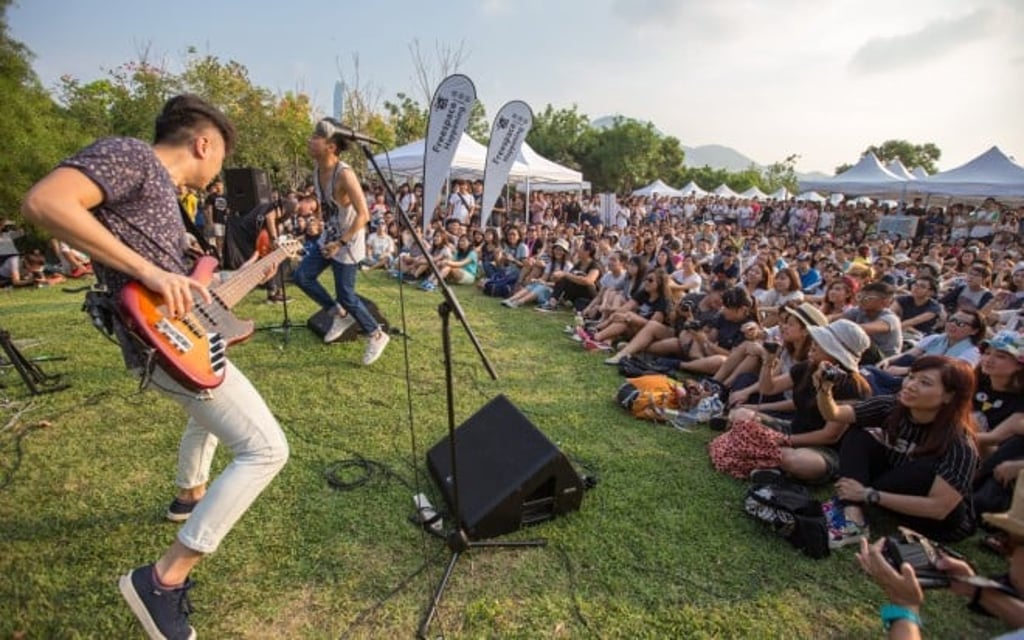 Catch regular live performances at The Great Lawn.