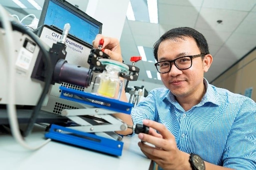 Dr Ng’s research may help to resolve the two issues of energy shortage and pollution. Dr Ng’s research may help to resolve the two issues of energy shortage and pollution.