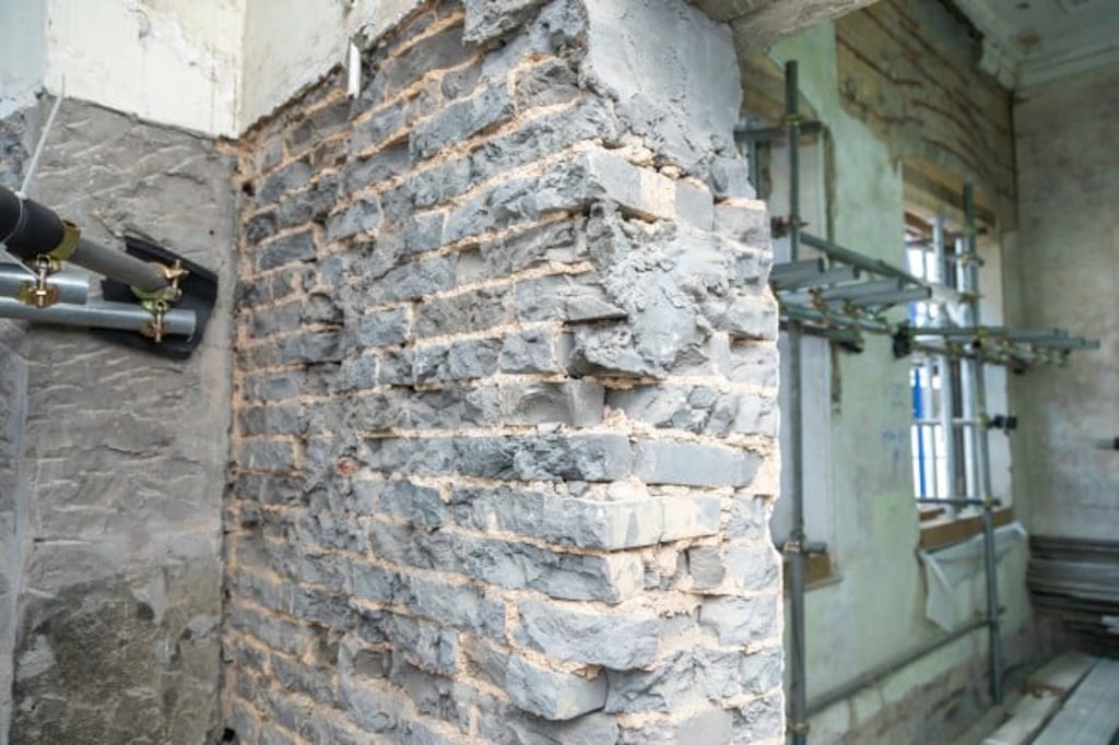 Inspections of Block 4 confirmed the poor condition of the brickwork, which could not stand an additional load.