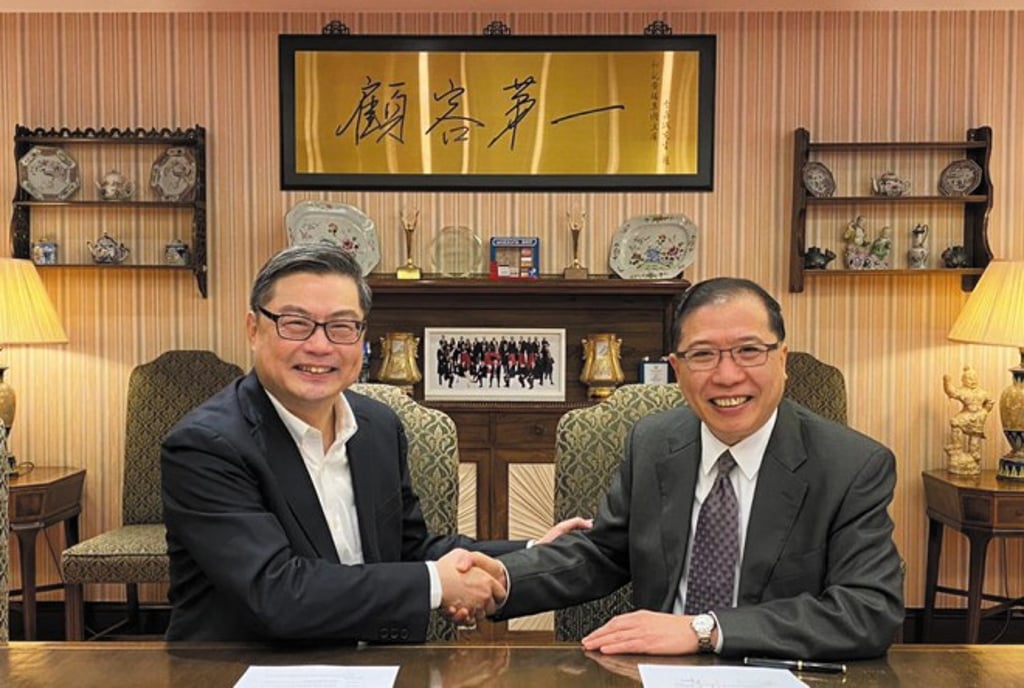 (Right) Dominic LAI, Group Managing Director, A.S. Watson Group, with Professor TAM Kar Yan, Dean of HKUST Business School (Right) Dominic LAI, Group Managing Director, A.S. Watson Group, with Professor TAM Kar Yan, Dean of HKUST Business School