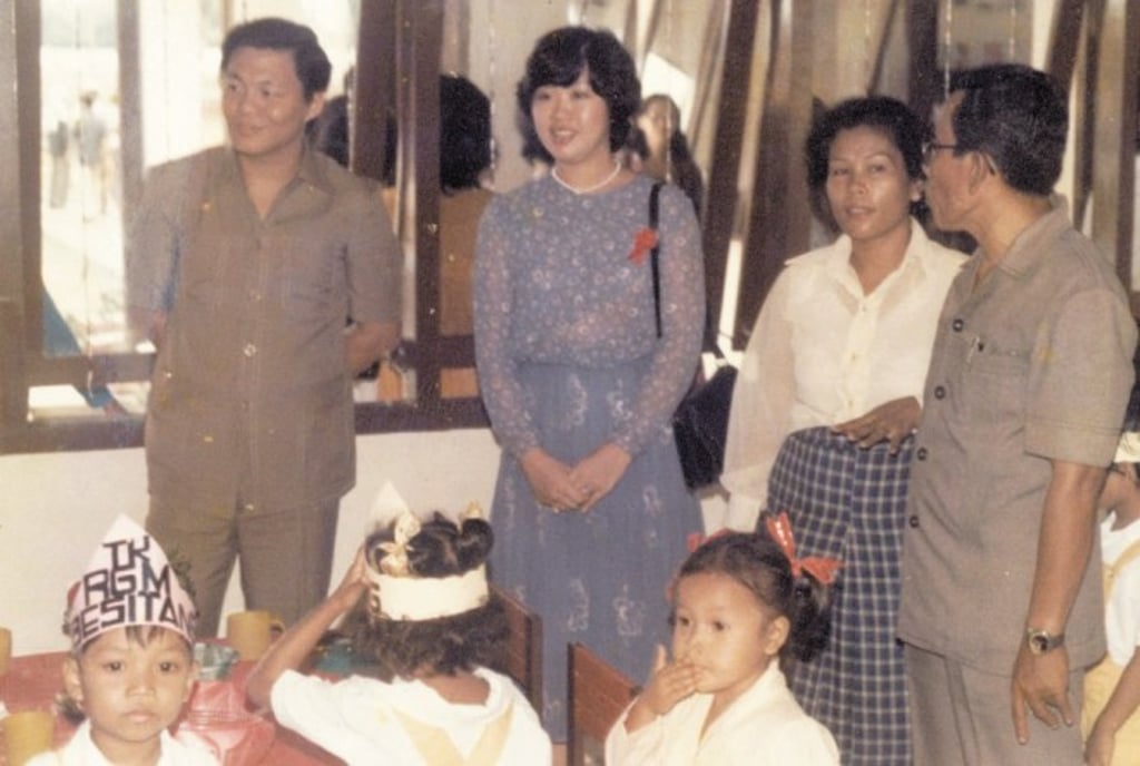 The Power of Education - Born in Indonesia, Tanoto is the oldest son of a Chinese immigrant from Fujian. In 1966, Tanoto’s education was interrupted after Chinese schools were shut down by then-President Suharto's new regime. The self-educated entrepreneur turned his attention to business and set up his first company in 1967 to serve as a contractor to the Indonesian oil industry and later RGE as a plywood business. As Tanoto and his wife Tinah (first and second left) were not able to complete formal education when they were young, they set up the Tanoto Foundation in 1981 with a vision to providing quality education and accelerating equal opportunities for children. They supported the opening of the first kindergarten in Besitang, North Sumatra, Indonesia.