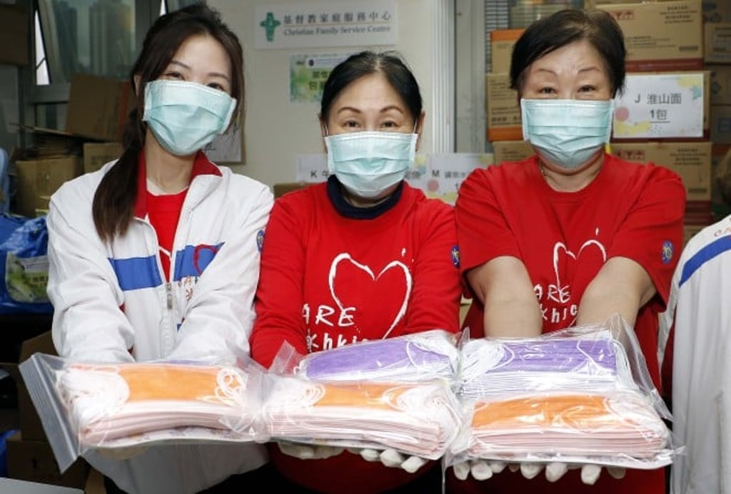 The Club’s CARE@HKJC Volunteer Team lends a hand in preparing care packs. The Club’s CARE@HKJC Volunteer Team lends a hand in preparing care packs.