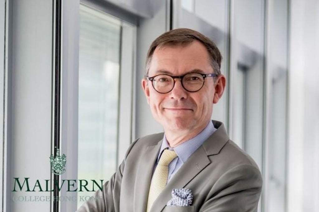 MCHK’s Founding Headmaster, Dr Robin A. Lister, has been part of Harvard’s academic selection team for many years.