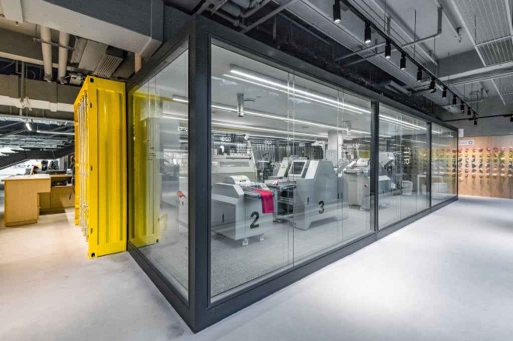 The G2G system fits inside a standard 40-foot glass container. The G2G system fits inside a standard 40-foot glass container.