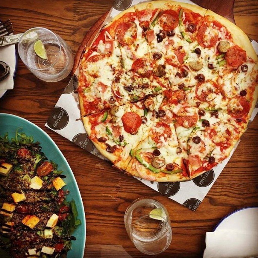 Head to Pepperoni’s Pizza & Café in Sai Kung for superb pizzas and scrummy comfort food.