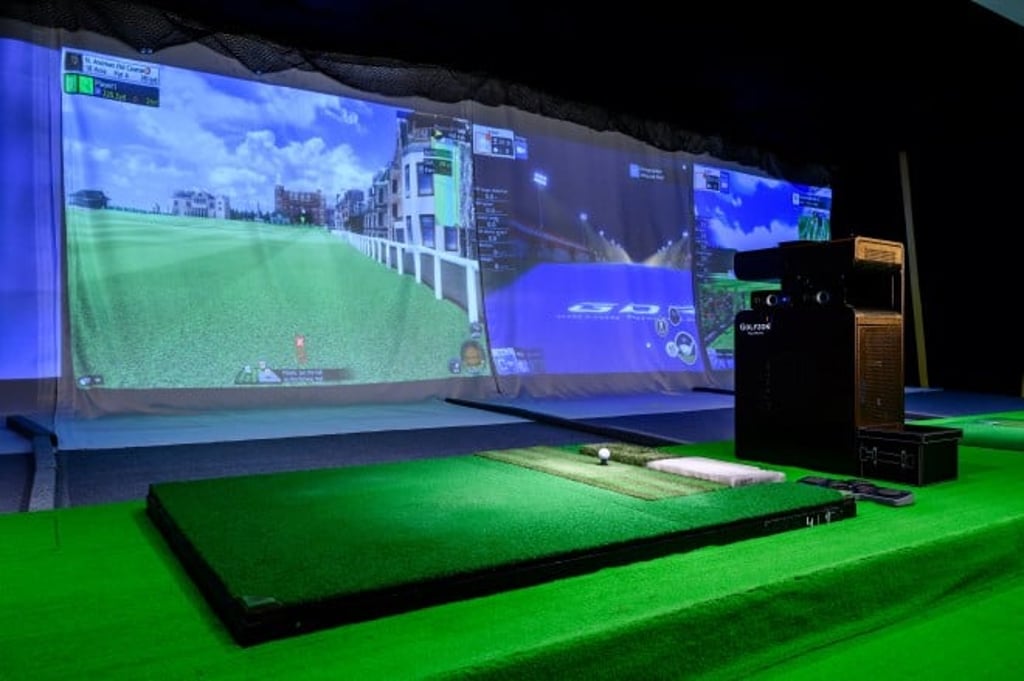 Golfzon Korea simulator with adjustable swing plate featuring more than 200 internationally renowned golf courses