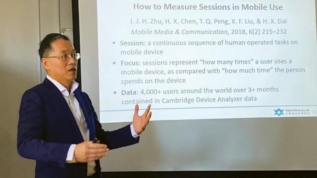 Professor Jonathan Zhu’s study covers the mobile use of over 4,000 users.