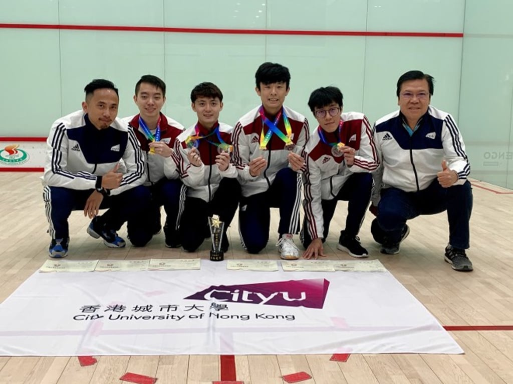 The squash team of CityU, of which Matthew (third from right) and Lincoln (third from right) are members, triumphed in the 3rd All China University Squash Competition in Shanghai.