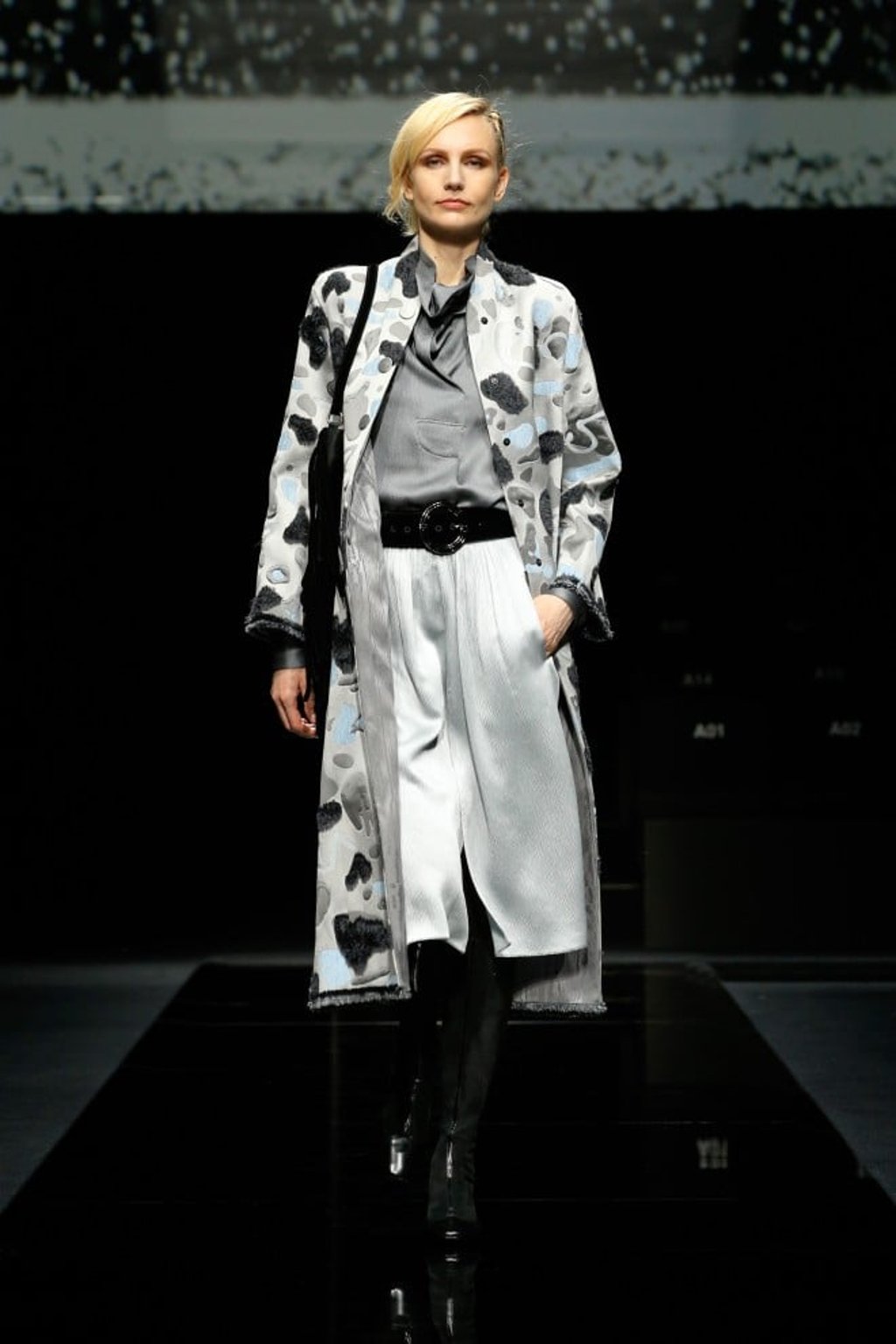 Look elegant in shades of grey with this ensemble of oversize coat in fil- coupé jacquard with camouflage effect in grey, light blue and black tones, plissé-crepon shirt and midi skirt.