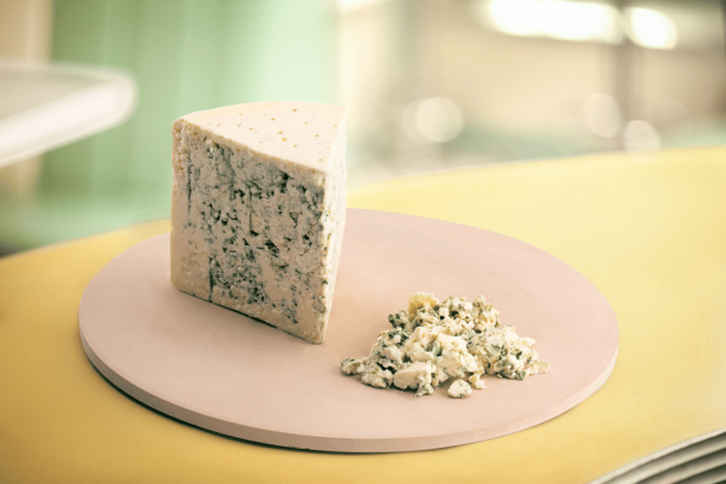 Sharp and delicious blue cheese is among the most important USA cheeses.
