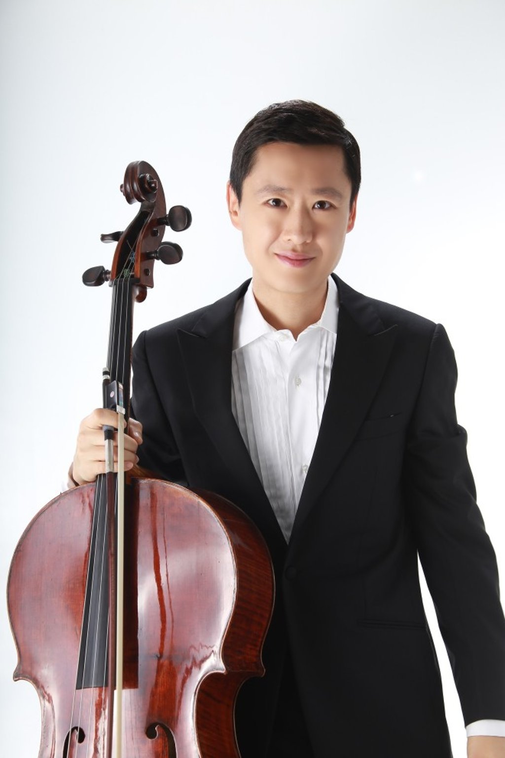 Artistic Director of Musicus Society and world-renowned cellist, Trey Lee. Artistic Director of Musicus Society and world-renowned cellist, Trey Lee.