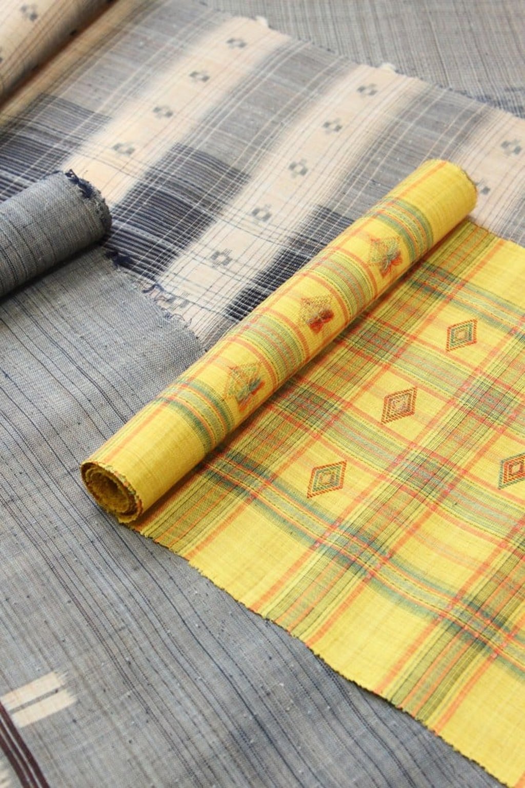 Bashofu, or basho cloth, has one of the longest histories among woven fabrics in Okinawa and is made entirely by hand using a delicate but time-intensive process ©️OCVB