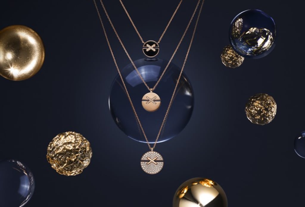 Show your commitment to each other with Chaumet’s Jeux de Liens Harmony medallion pendants.