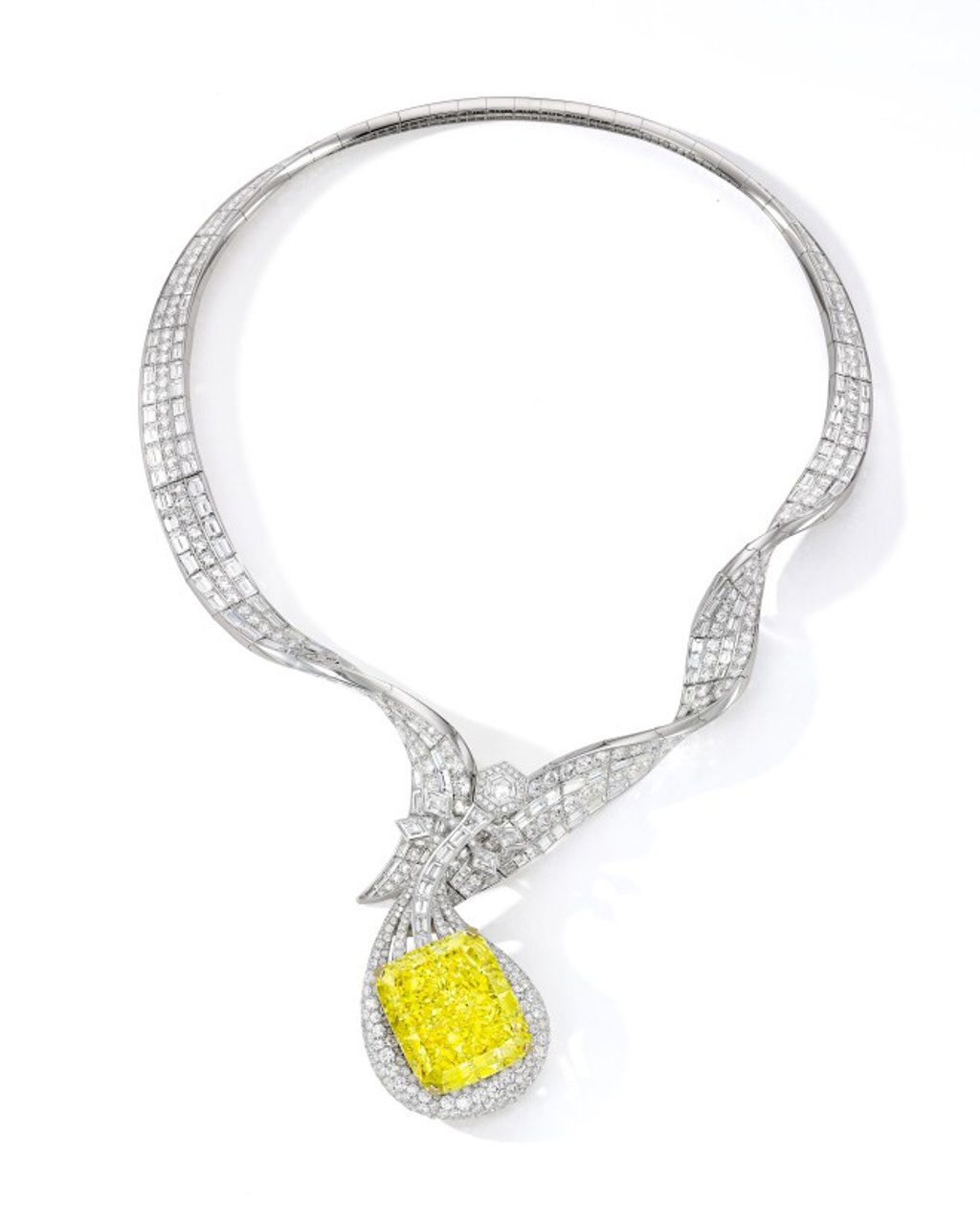 Anna Hu’s Dunhuang Pipa Necklace, commissioned by Sotheby’s, set a new auction world record for a contemporary Chinese jewellery creation.